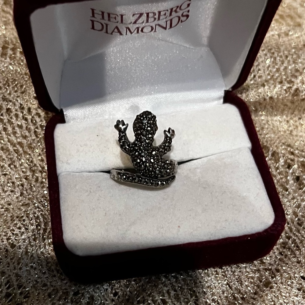 Gecko Marqusite ring silver size 6